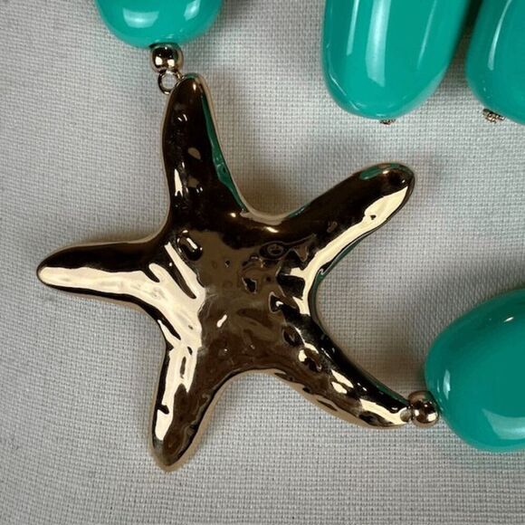 NWT Starfish Lucite and Gold Tone Statement Necklace and Earring Set Turquoise - Picture 2 of 10